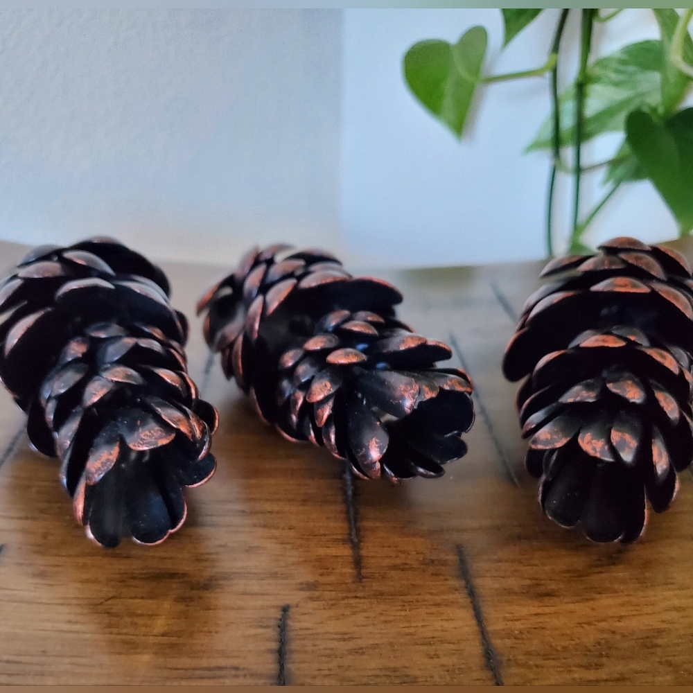 Metal Pine Cones Set of 3 - Rustic Cabin Lodge Decor - Distressed Bronze Copper - Picture 4 of 7